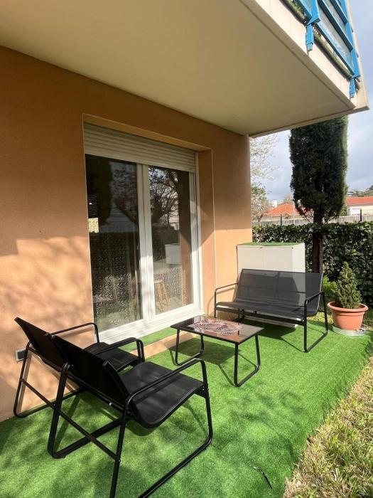 Joli Appt La Pérouse, Centre ville, Rez de Jardin