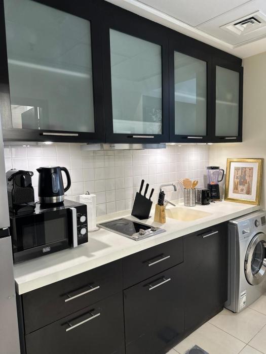 Luxury Modern Studio in Dubai Marina with Sea View