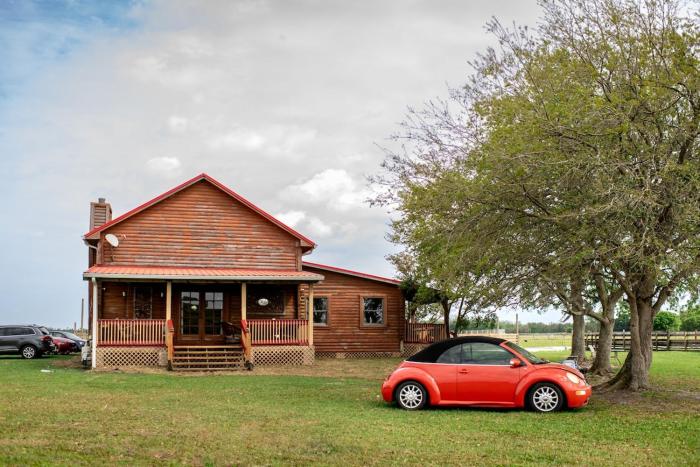 Twins Red Cabin Escape