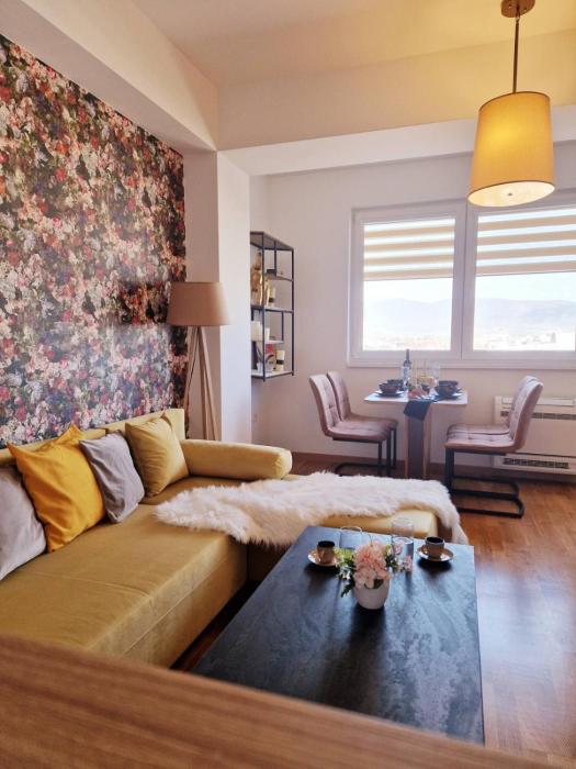Urban Garden Apartment