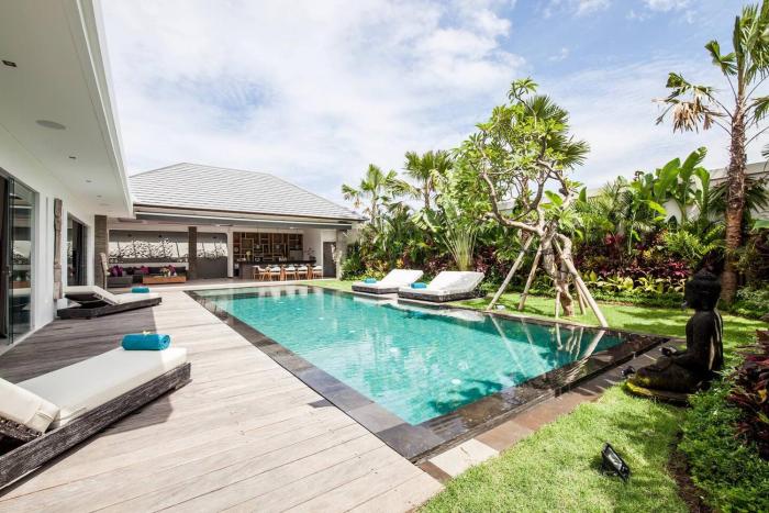 Seminyak Modern villa 4 BR fully serviced 5