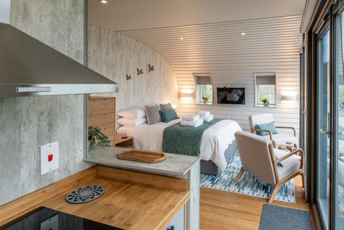 Stunning Eco-Retreat Pods in Old Chalford!