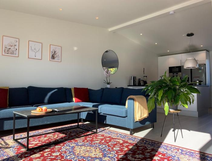 Elegant Townhouse, Breathtaking Views and Free Parking