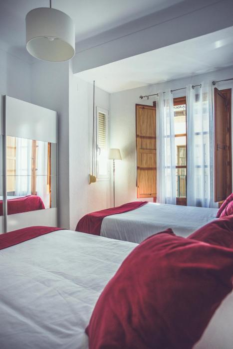 Aloreña 2 con balcones al la calle Real