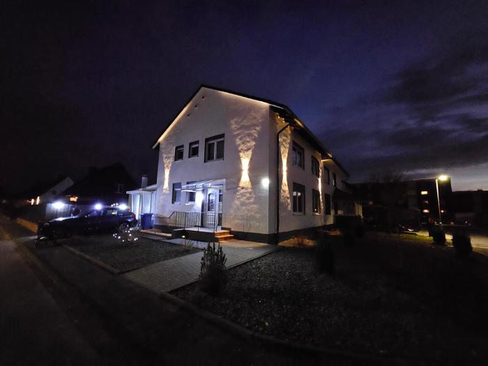 Beautiful 3 Room big Apartment with kitchen and Balcony