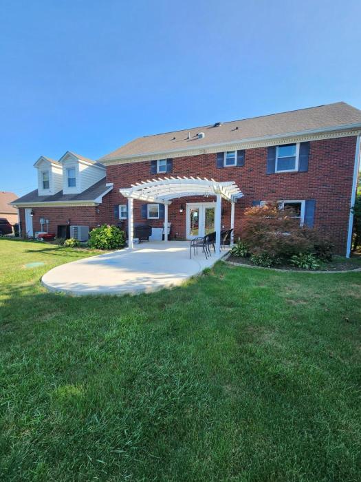 Tranquil Escape on 1 Acre Near Eagle Creek