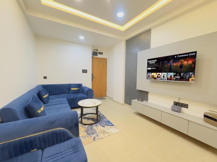 Home Escape Blissful 2BHK Close to Mahakal Temple