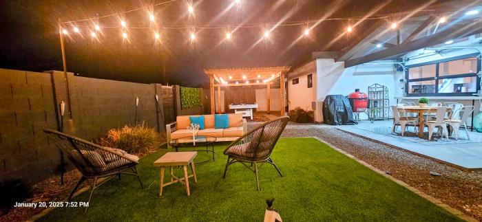 5 Bdr 4 Bth Walk to Old Town 12 min Airport POOL table