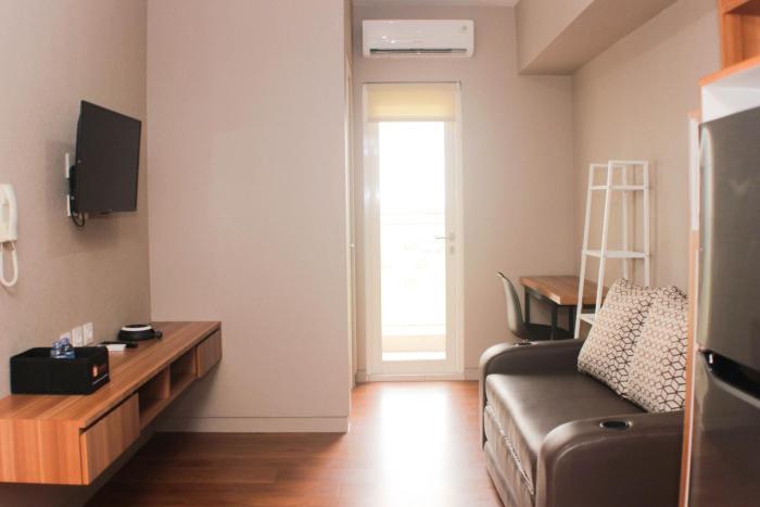 Fancy and Comfy 2BR Apartment at Springlake Summarecon By Travelio