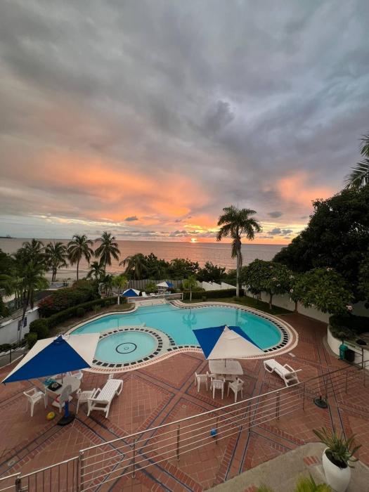 Unwind in Santa Martas Oceanfront Retreat