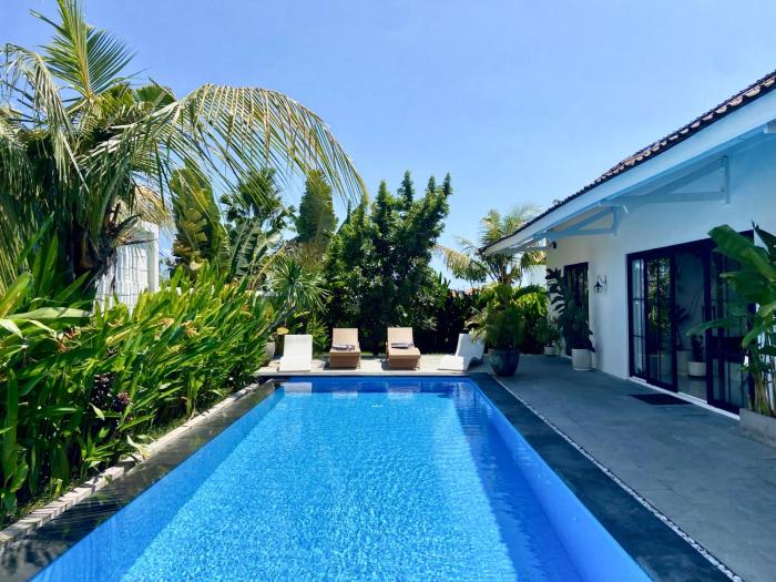 Elegant 3 BR villa huge pool in central Canggu