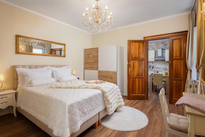 Luxury Rooms & Apartment - Main promenade, Sea & City View in Diocletian Palace Split