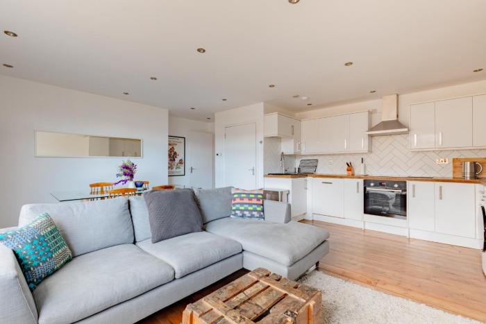 Contemporary 2BD Flat with Balcony Shoreditch