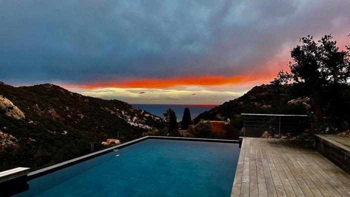 Villa Porra 100m2, pleine nature, piscine, vue mer