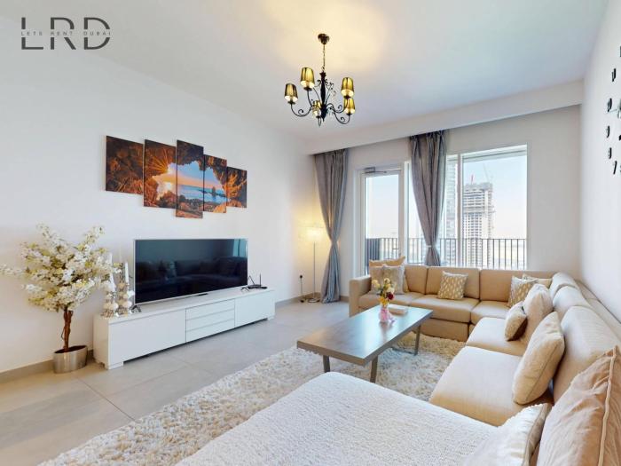 Luxurious 1BR Apartment with Creek View