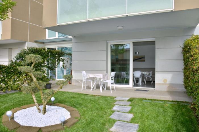 Charming studio apartment with garden view