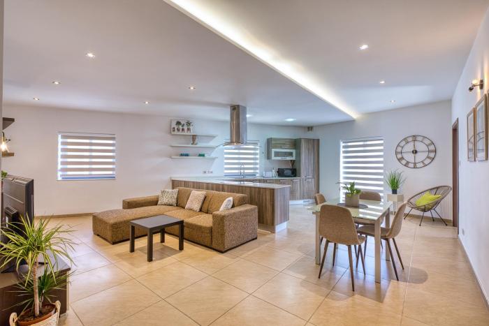 Cozy Apartment minutes to seafront