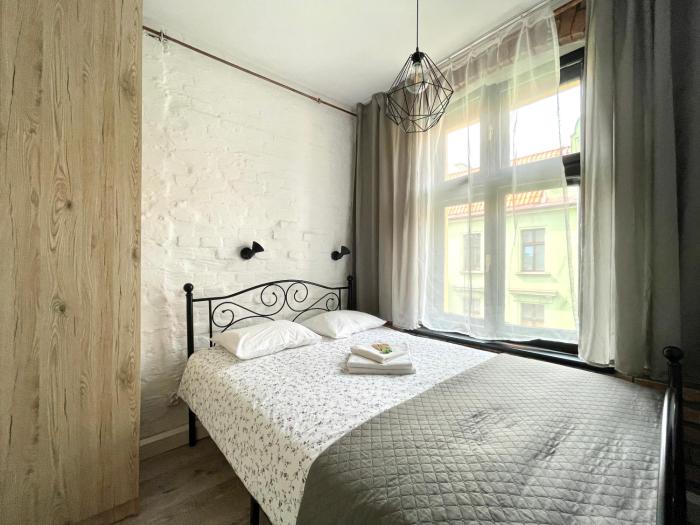 Copernicus Street Apartment - Broken Flowers and Twin Peaks
