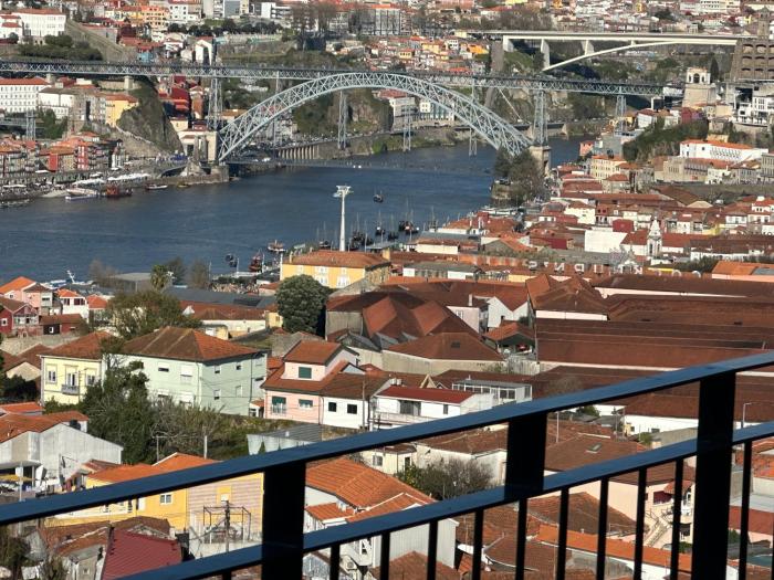 New Douro 908 with parking