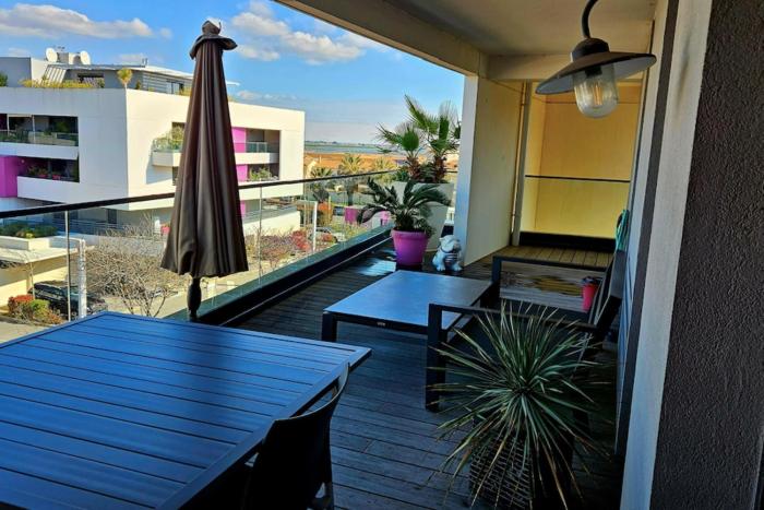 Beautiful T2 with pool - near beach