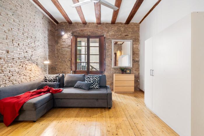 Historic El Born 2BR Monthly Stay Workspace