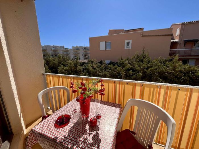 Appartement T2 climatisé à Cavalaire, parking privé, proche centre et plages, balcon au calme - FR-1-226B-110