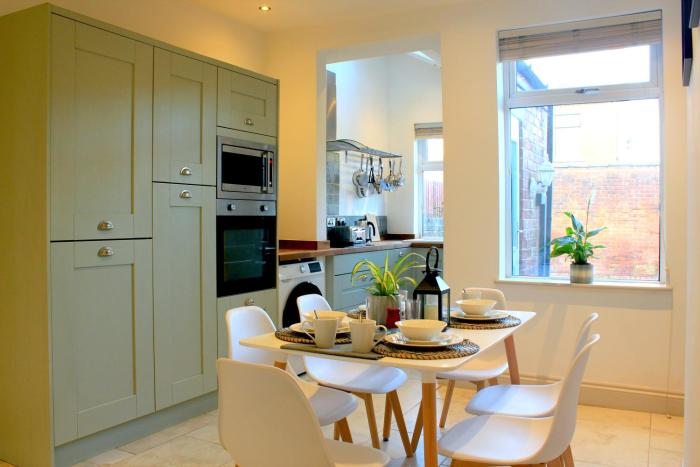 Cosy Modern 3 bedroom house, Sleeps 7, Sheffield