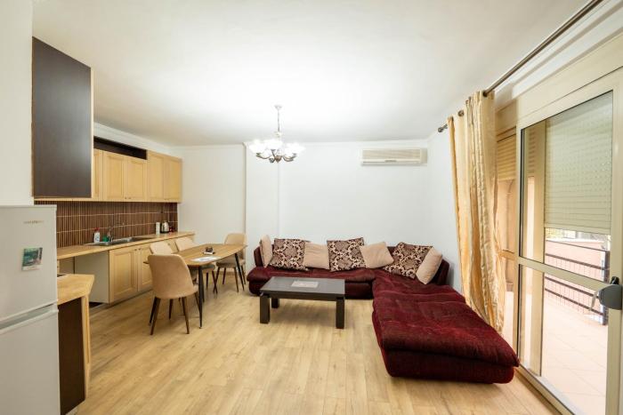 Tirent Apartment - Spacious 2-Bedroom Stay Near Liqeni i Thatë
