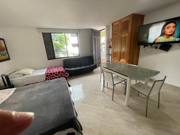 En Laureles con ascensor , balcón y muy bien ubicado en laureles Medellín , EL BARRIO MAS COOL DEL MUNDO