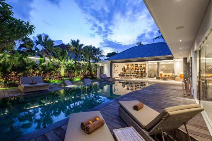 Chill out in a luxurious 4 BR villa Seminyak