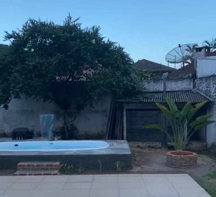 Casa do rio com piscina