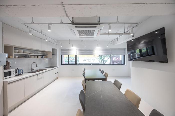 2F 4bathrooms, 9Beds, 7-16 Persons Team