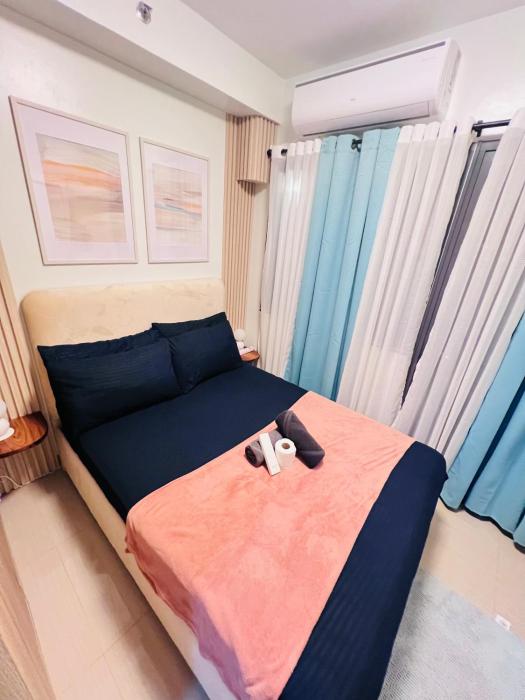 Cozy Suite Pool View near SM MOA & NAIA