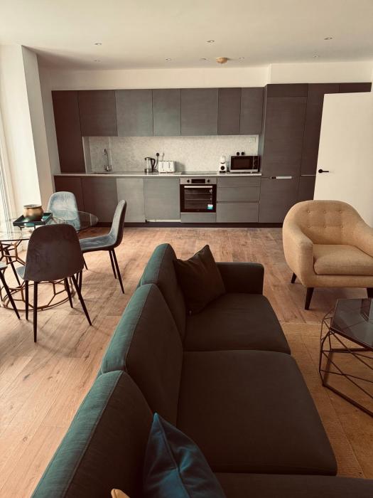 Brand New Spacious 3 Bed city Apartment with Terrace in Shoreditch