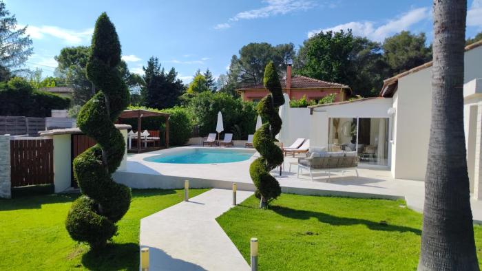 Villa de rêve à Mougins - piscine privée, palmiers & ambiance resort