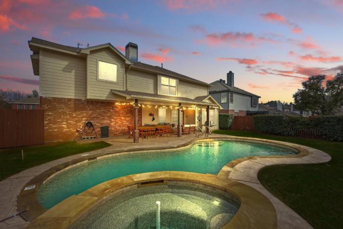 4BD Tropical Pool Oasis with a Game Room