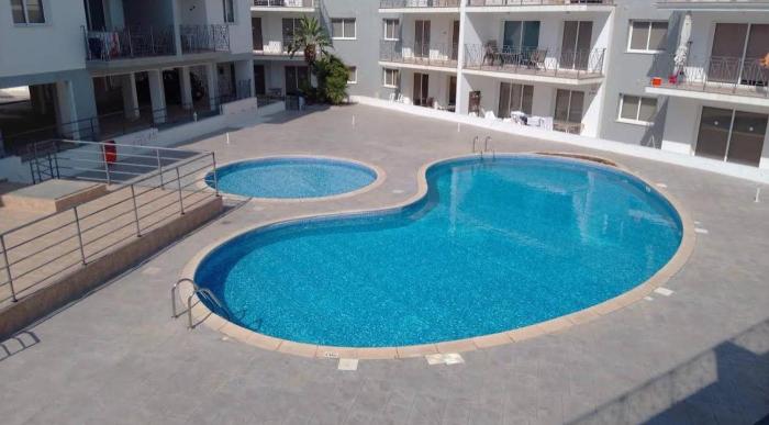 Beautiful 2 Bed Ground Floor Apartment With Pool