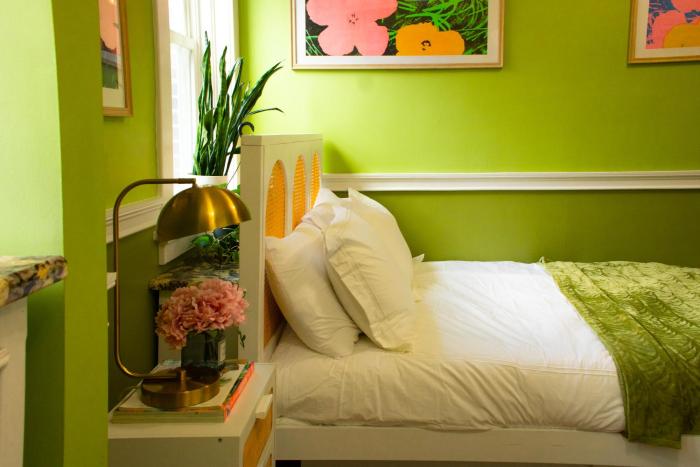 Chateau Connellsville Botanical Haven Suite