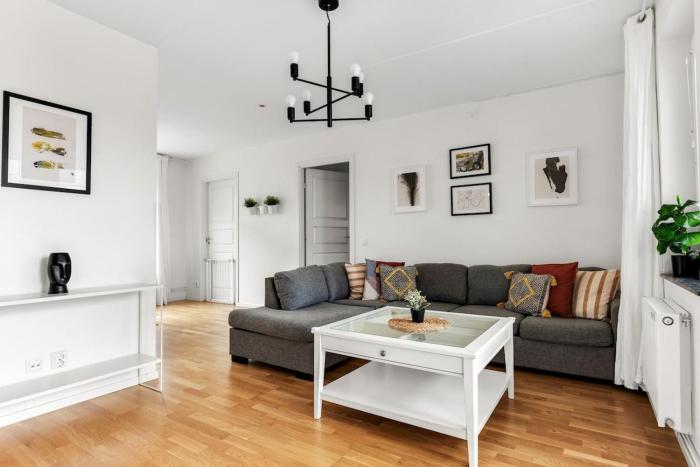 Spacious apartment close to Stockholm city & Mall