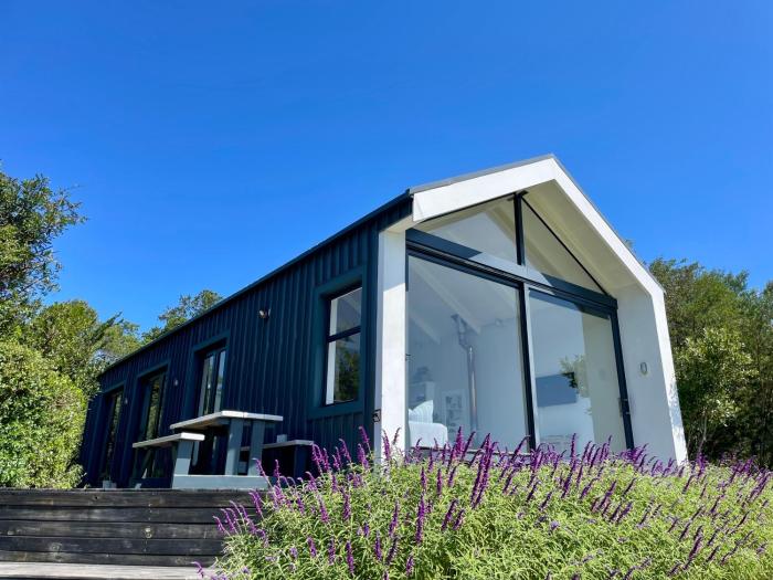 Hillandale Hideaway-modern cabin near Plett