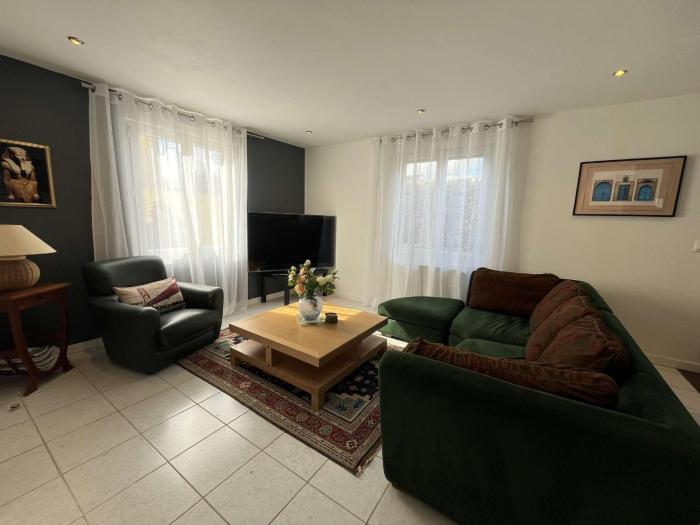 Le Beau Séjour Appartement - Elégant et Spacieux- Proche Aéroport