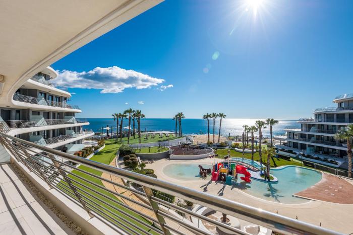 Infinity View luxury beachfront apartment pool&jacuzzi