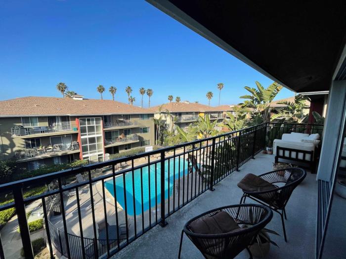 beachside condo in the heart of Bird Rock La Jolla