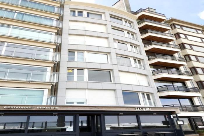 Apartment in Wenduine with Stunning Sea Views