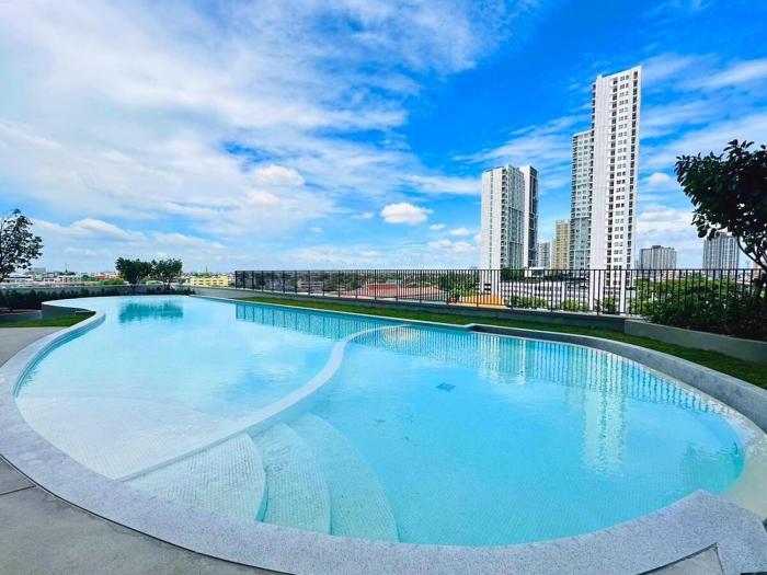 New 1-Bedroom Condo for Rent 0 Meters from BTS Wutthakat