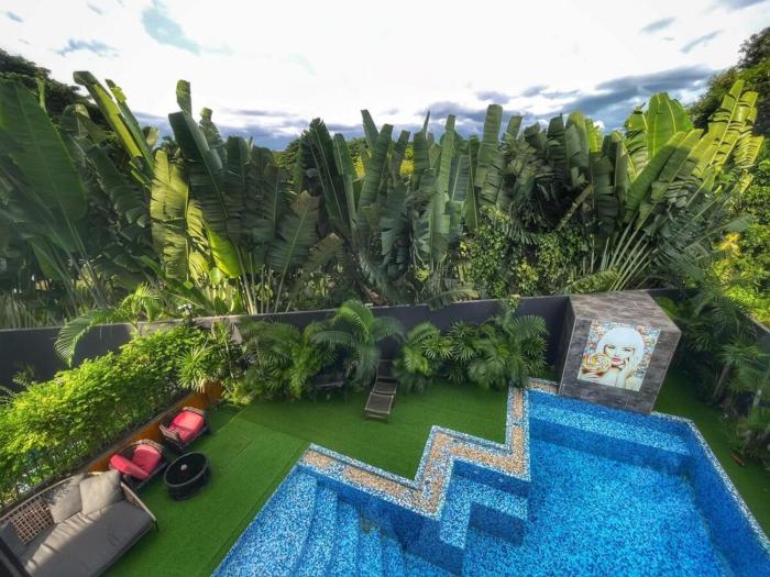 Villa Amazon, Tropical Luxe
