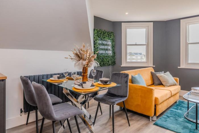 Beautiful Sea View and Allocated Free parking 2 Bedroom Flat with Lift