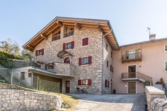 Olivi e Ricordi, Madruzzo Ospitar