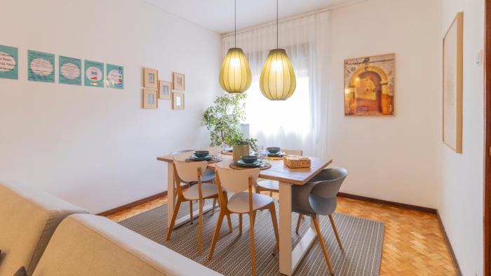 Bright apartment next metro