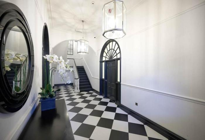 Full Apartment with secure parking great views